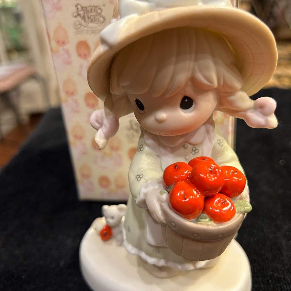 Happiness To The Core Precious Moments Figurine Bold  & Colorful with Box